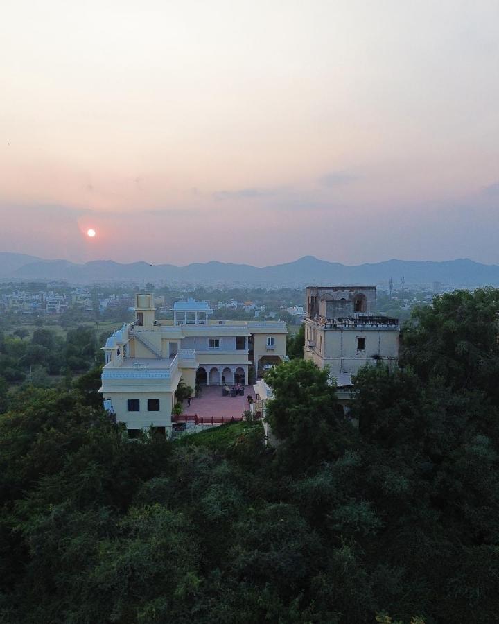Titardi Garh- 18Th Century Castle Homestay 우다이푸르 외부 사진